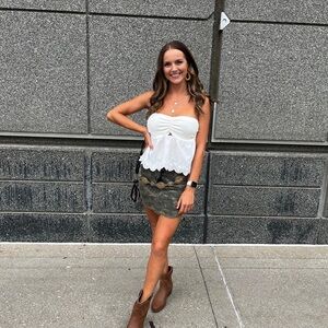 Meet your Posher, Demi